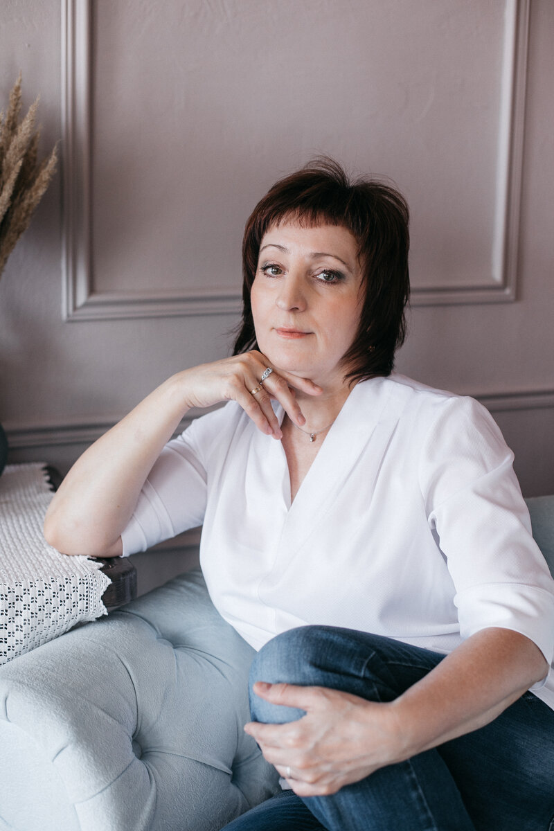 Психолог-диагност, медицинский психолог, консультант по вопросам семейных отношений, педагог-психолог, руководитель Экспертно-консультационного центра «Элегия» - Наталья Калинина. 