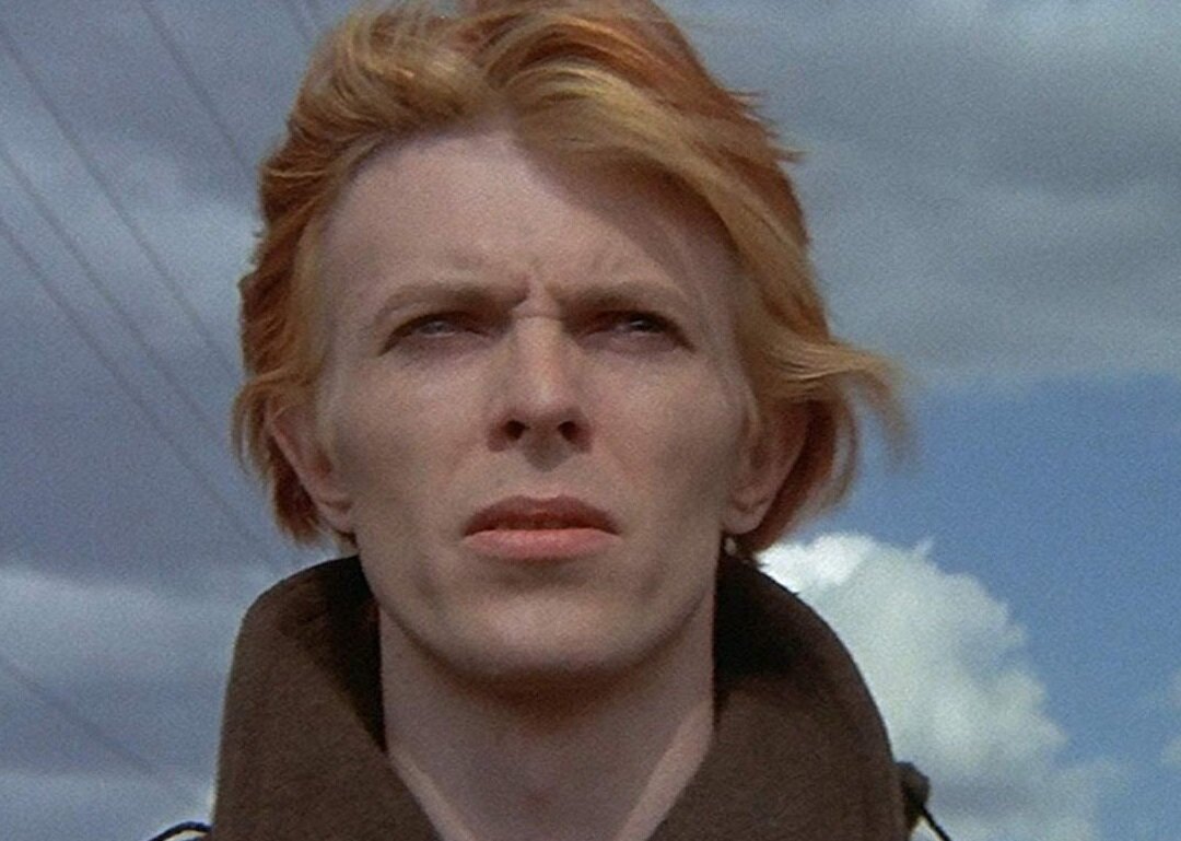 "Человек, который упал на Землю" (кадр из фильма). Фото из открытых источников