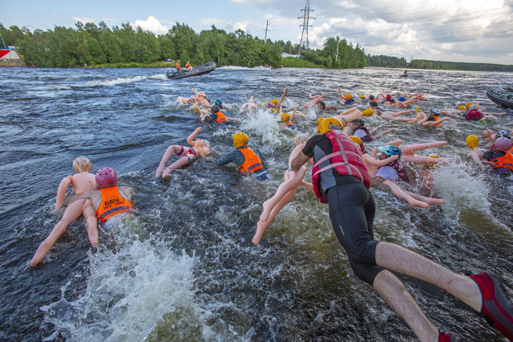 Сплав петербург. Bubble Baba Challenge в Лосево. Сплав на резиновых женщинах в Лосево 2021. Заплыв на резиновых женщинах в Лосево 2021. Сплав на надувных женщинах в Лосево 2021