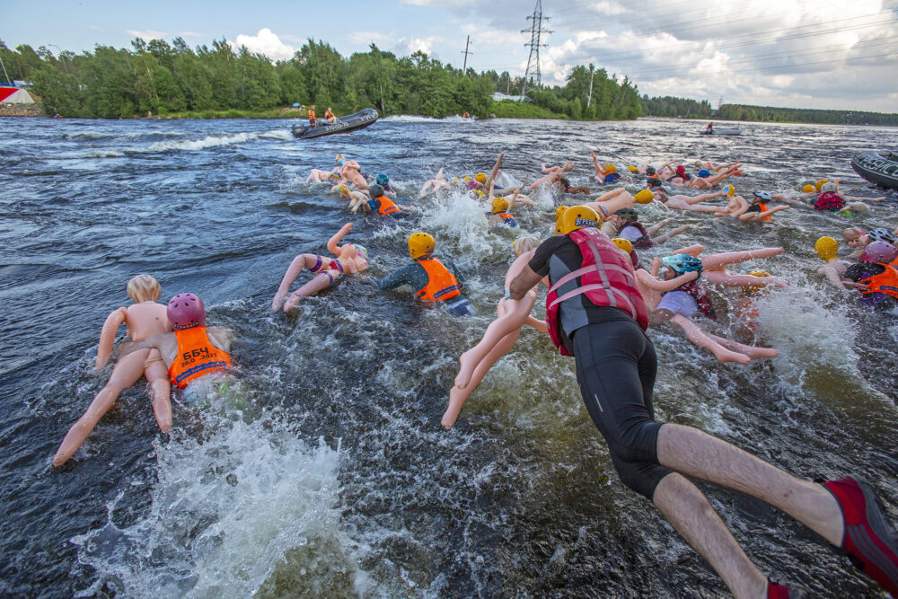 Bubble Baba Challenge в Лосево. Заплыв на резиновых женщинах в Лосево 2021. Сплав на резиновых бабах Лосево. Сплав на резиновых женщинах в Лосево.