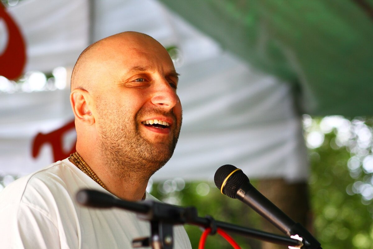 Источник: https://bebalance.ru/samorazvitie/satya-das-s-yumorom-o-vazhnom.html