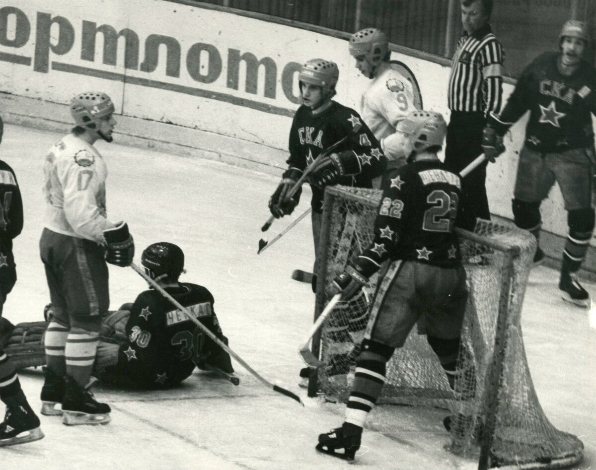 Ска ленинградец. СКА 1987. Хоккей СКА Ленинград. СКА Ленинград хоккей 1982. СКА Ленинград 1981 хоккей.