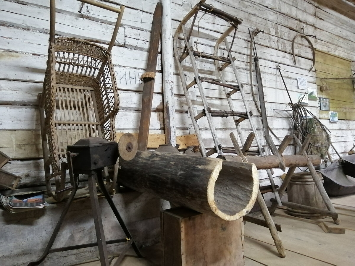 В музее не только лодки, но и разные изобретения человека. Фото автора