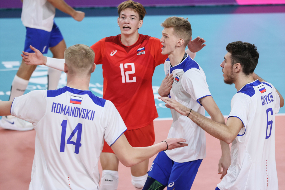 В полуфинале россияне сыграют против обладателя второго места в противоположной группе. Среди возможных соперников — Аргентина, Бельгия и Чехия.