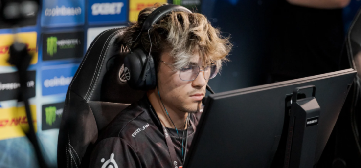 Член состава FaZe Рассел "Twistzz" ван Далкен