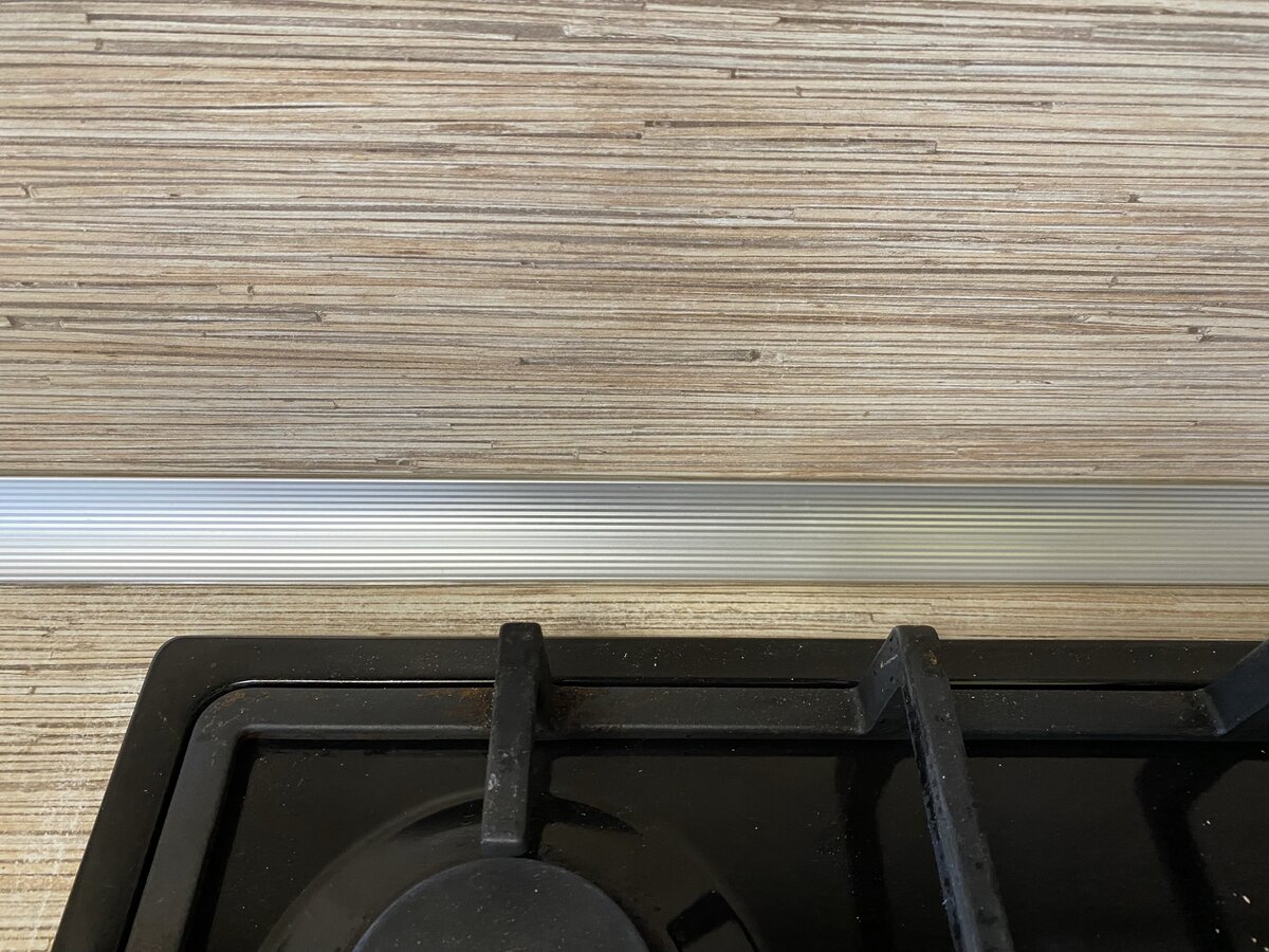 Плинтус правда пришлось поменять, но это уже другая история))