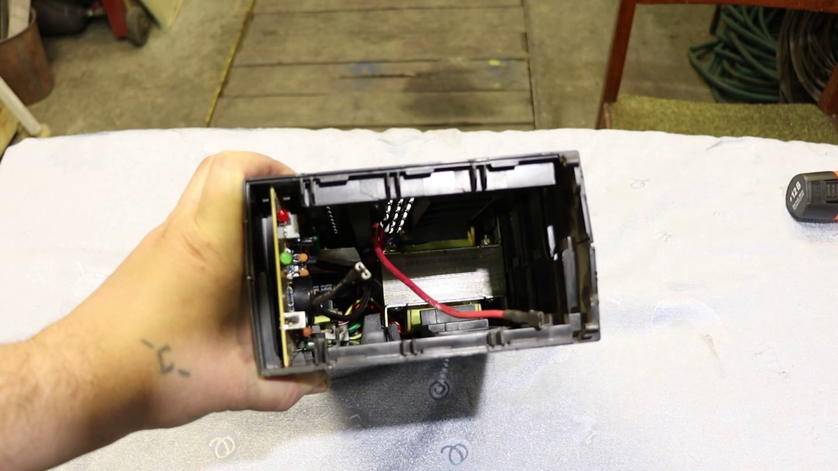 Надо же додуматься! Из старого бесперебойника сделать мощный ...