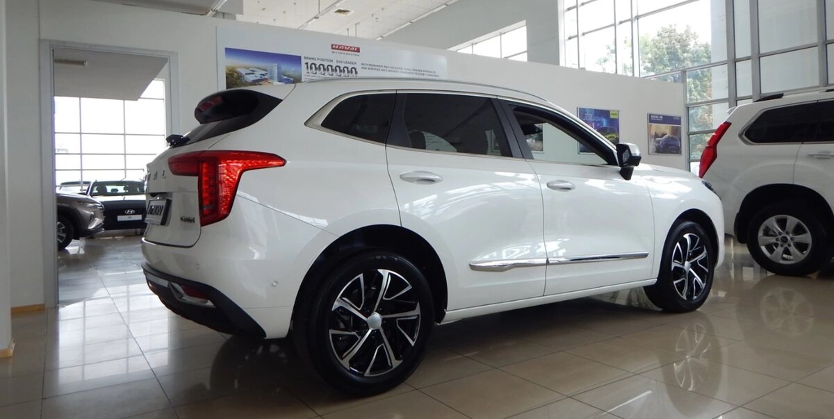 У машины солидные габариты.