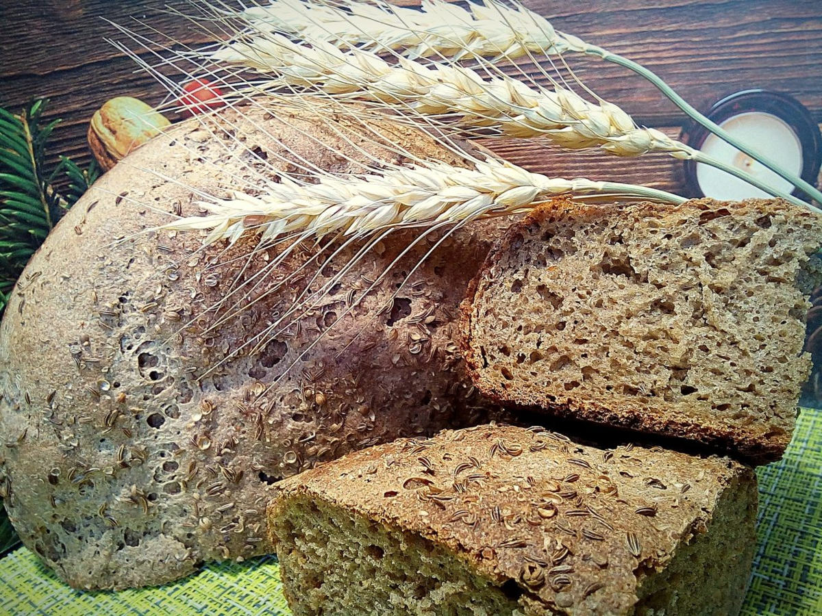 Хлеб с тмином. Бездрожжевой хлеб. Хлеб с кориандром. Ржаной хлеб. Бездрожжевой хлеб на воде рецепт