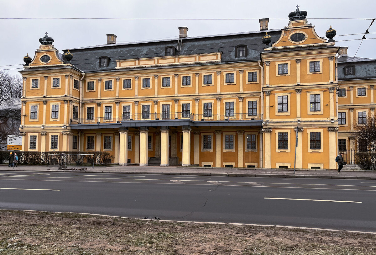 Меншиковский дворец в наши дни. Фото автора