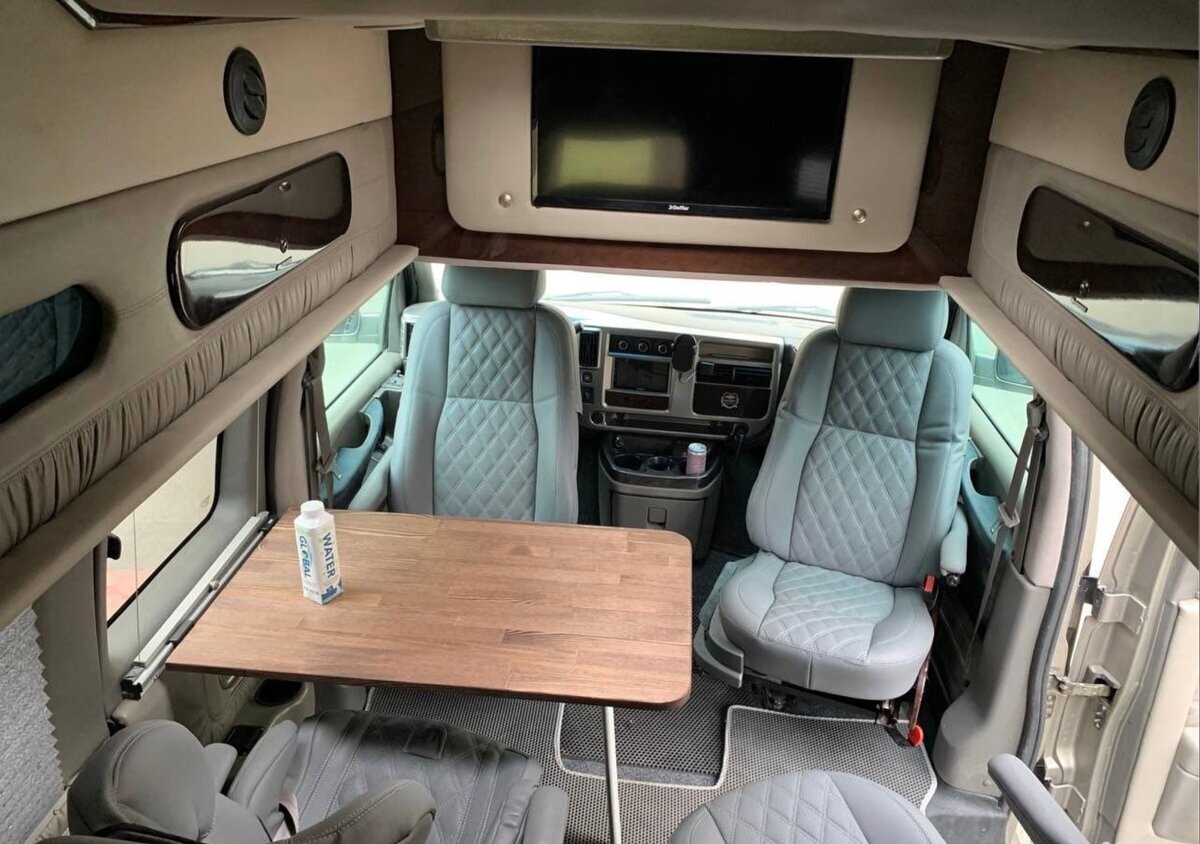 Салон приведен в порядок и перешит