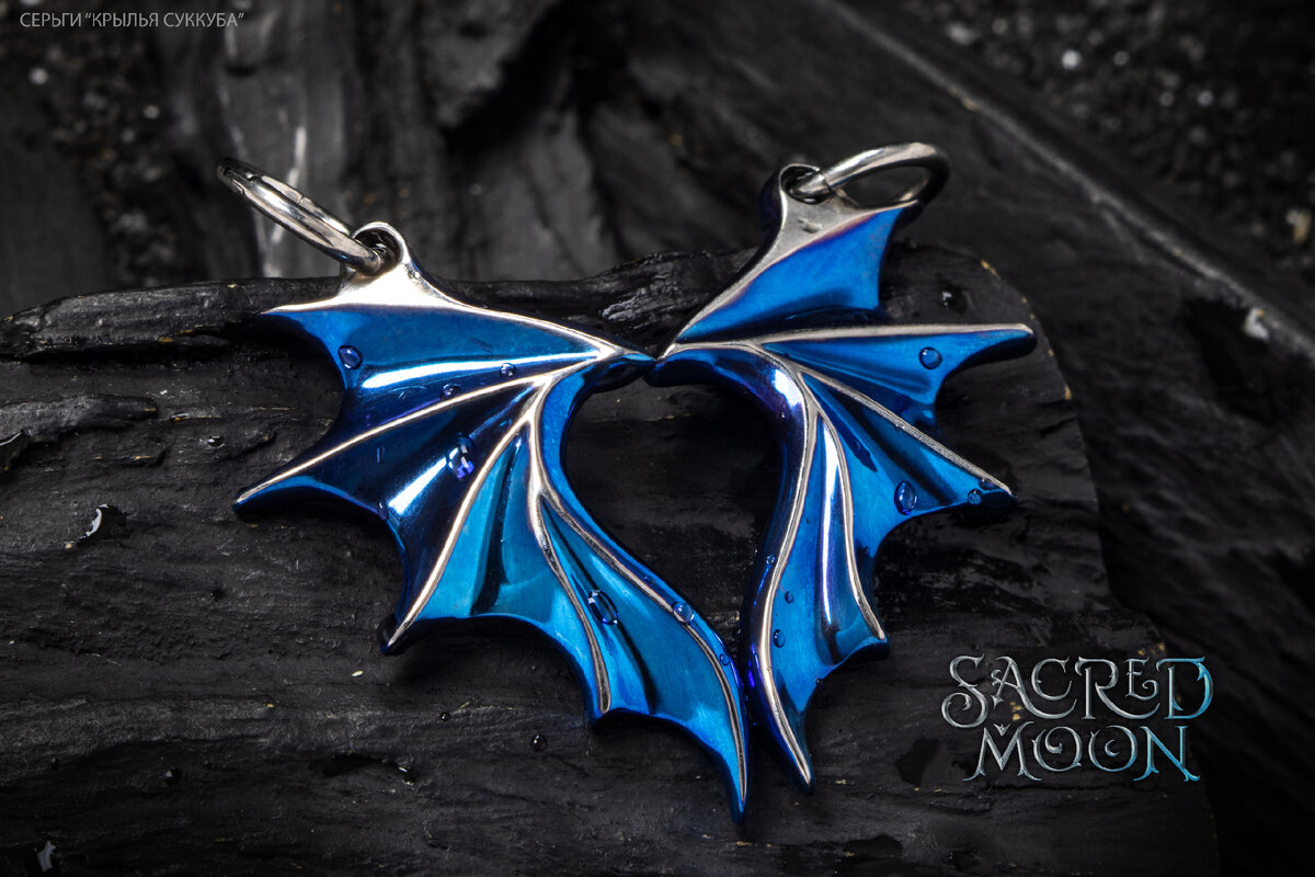 Работа нашей мастерской. Серьги "Крылья суккуба"