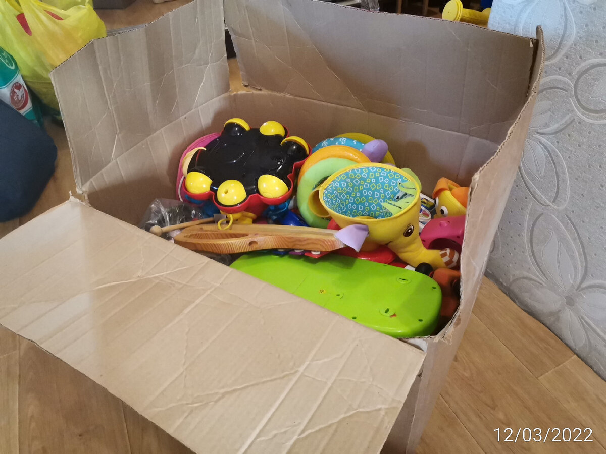 Коробка с игрушками 