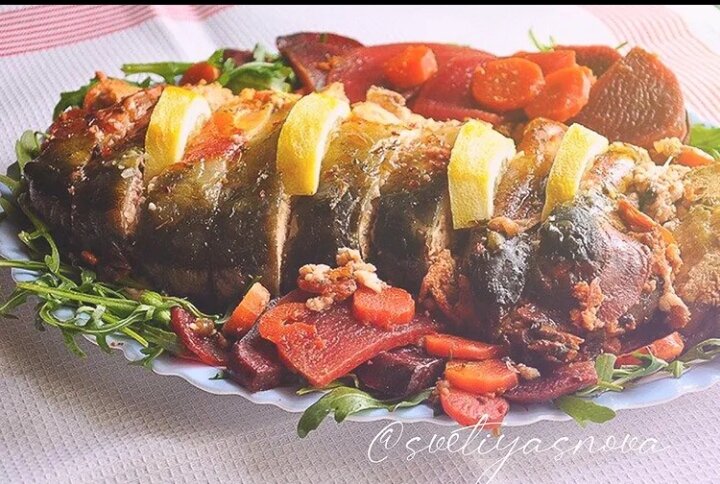 Фаршированная рыба или Гефилте фиш.    "Зачем шелуха? Я не знаю 🤷🏻‍♀️. Так сказала моя мама, что она нужна для цвета вкуса"