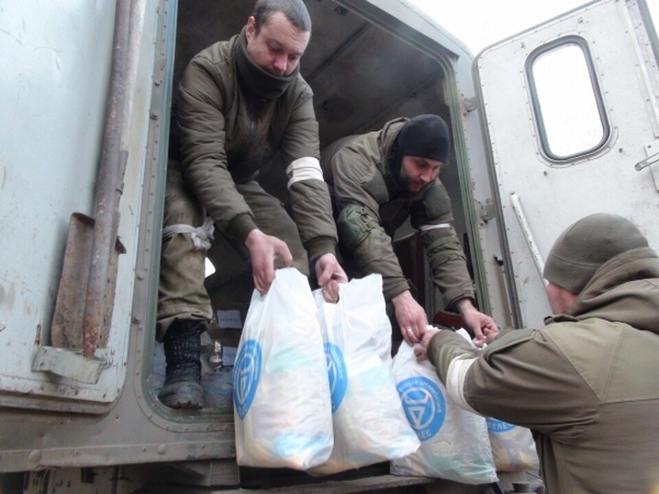     Российские войска доставили в Херсон более 75 тонн гуманитарной помощи для нуждающихся Дмитрий СТЕШИН