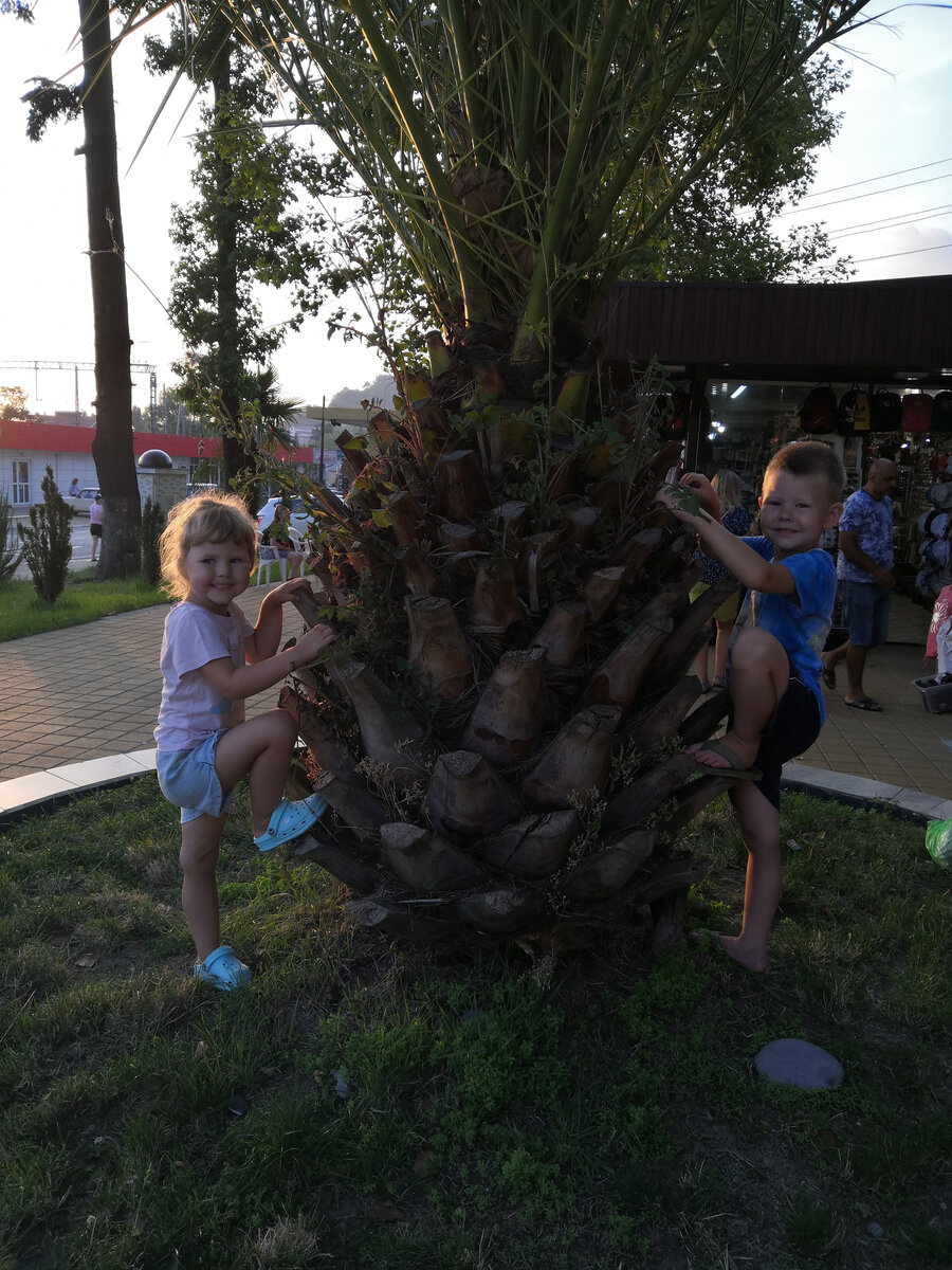 Развлечений в ЛОО особо нет, с детьми скучновато