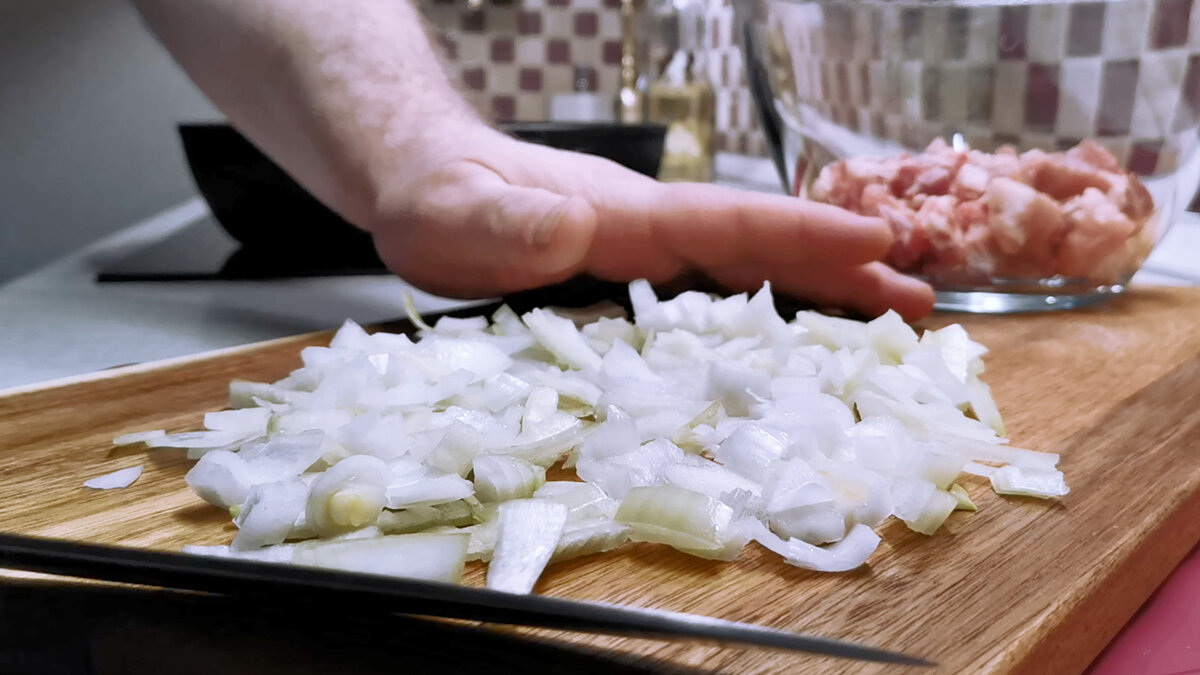 Гречку больше не варим как обычно, а готовим на сковороде и сразу с мясом в  соусе. Так проще и вкуснее, чем по отдельности | Розовый баклажан | Дзен