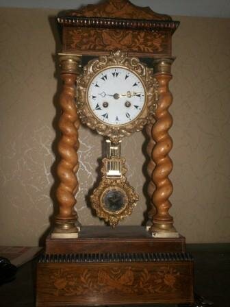 Фамильные часы.  Личное фото 2012 года.