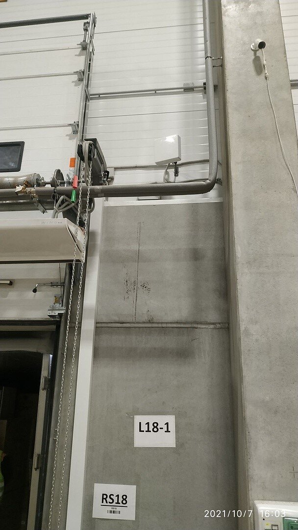 Внутренние антенны раздают сотовый сигнал пользователям.