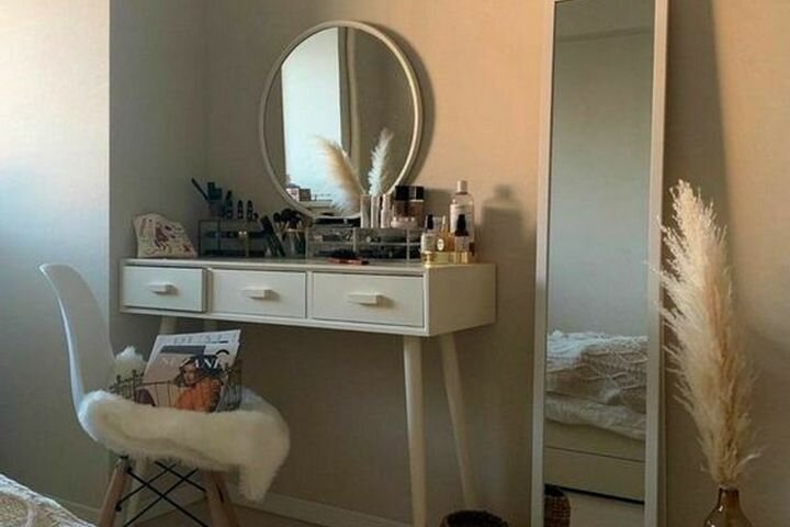 Туалетный столик в сканди стиле