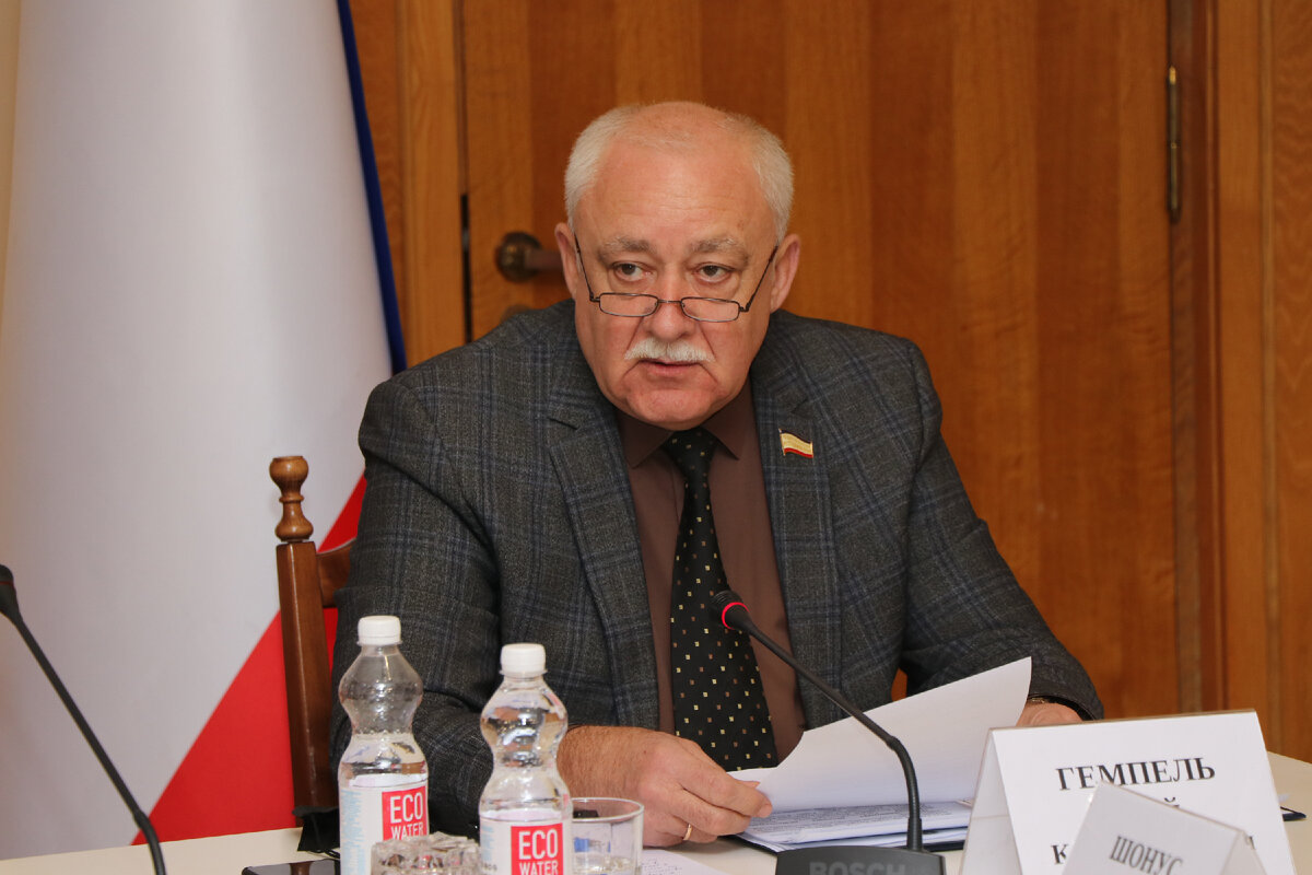 Ю. Гемпель