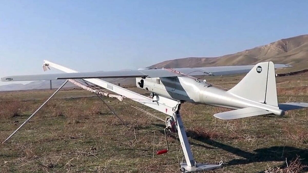 Он подчеркнул весомую роль БПЛА «Орлан-10» в поддержке наземных колонн, контрдиверсионной борьбе, обнаружении и корректировки артиллерийского огня и поддержки разведки.