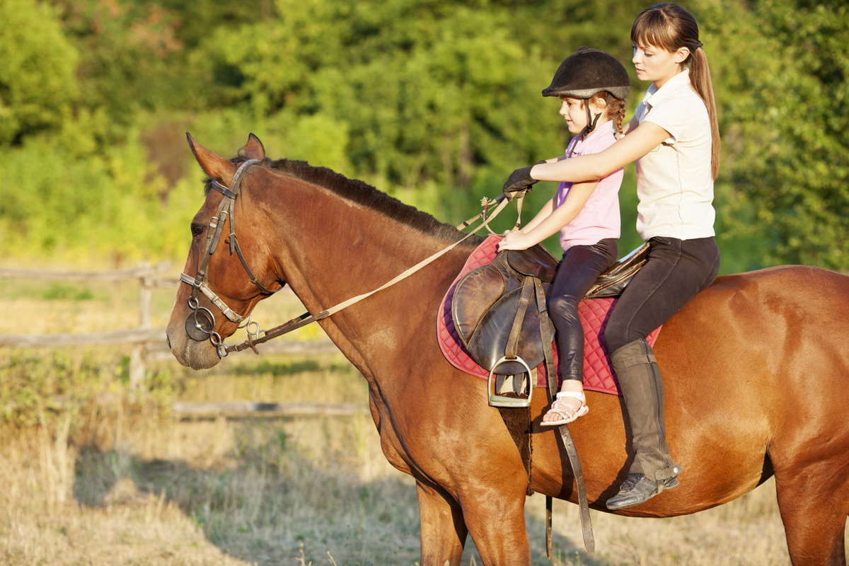 Who riding the horse