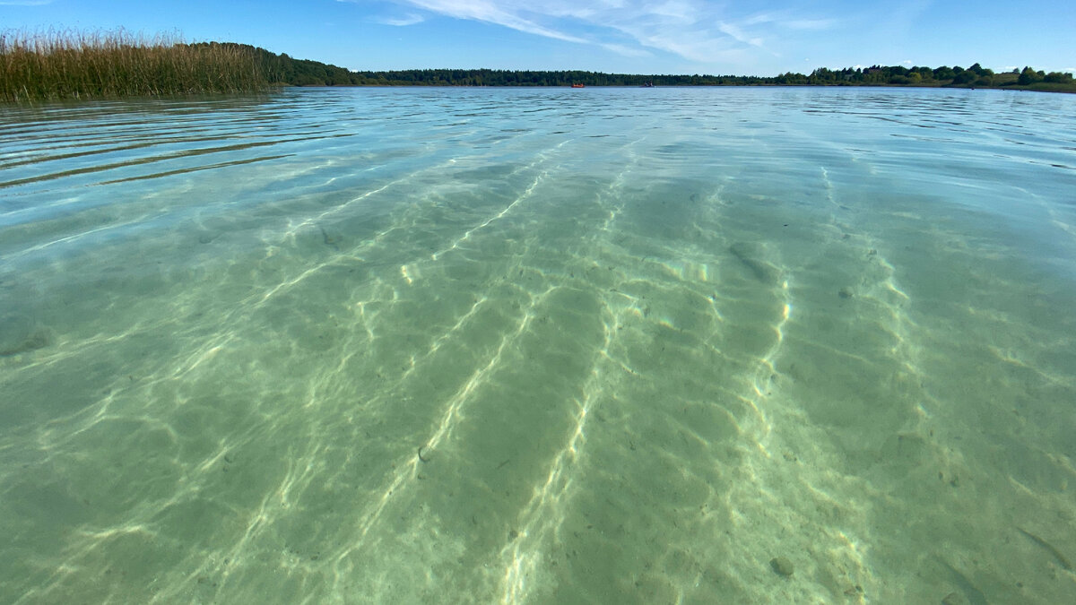 Озеро Донцо. В кадр попала рыбка ;)