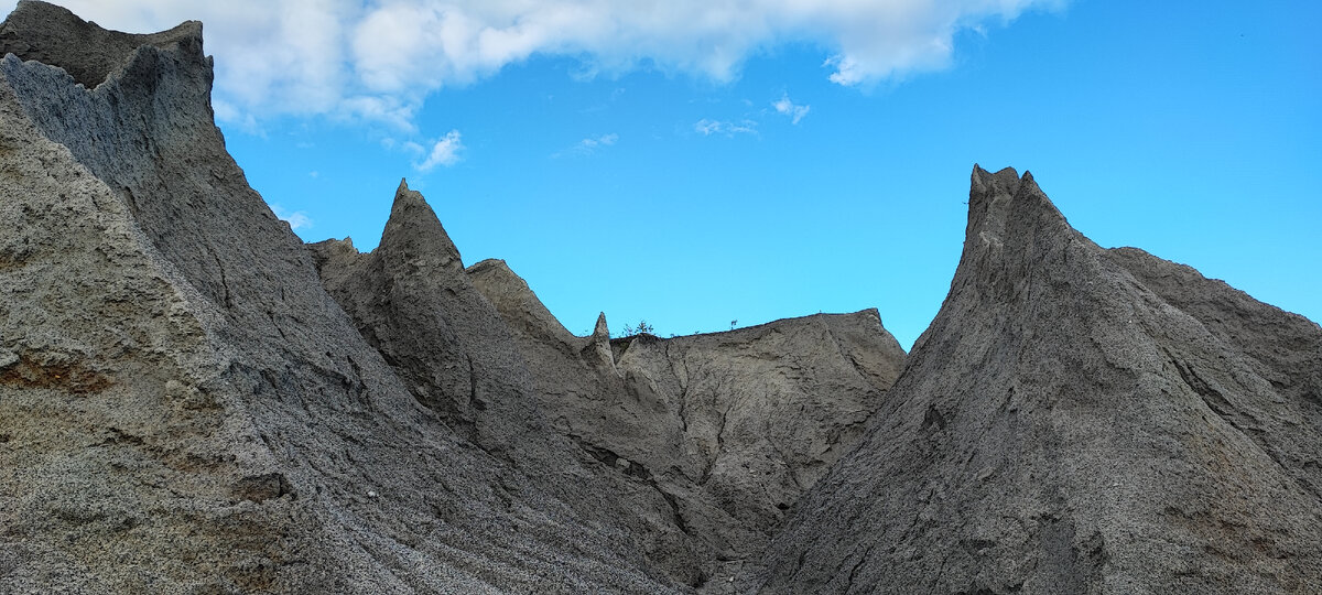 Такие вот красивые, изящные и зыбкие горы. 