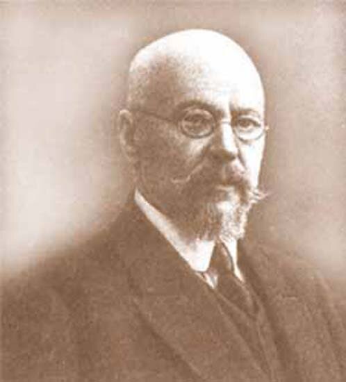 Суровый дядя, судебный медик.