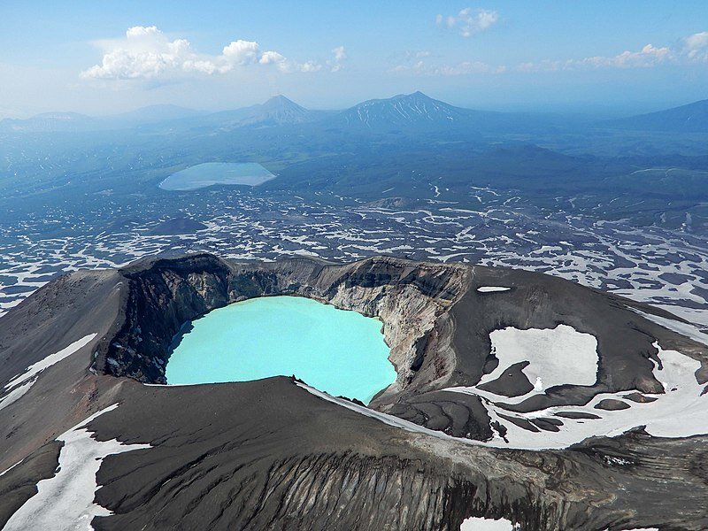 Вулканическое озеро Троицкое: что останется от человека, который решит там искупаться