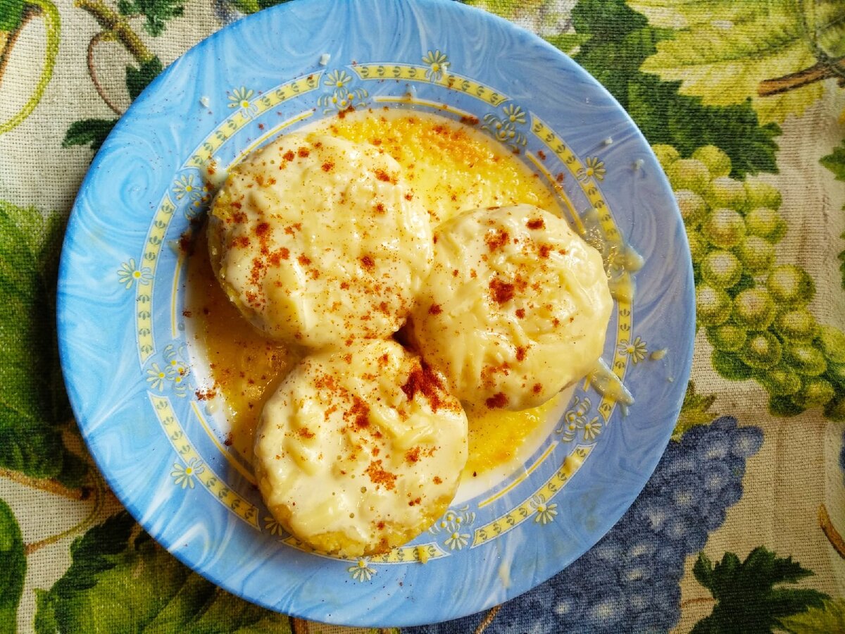 Мамалыга рецепт из кукурузной крупы. Мамалыга по молдавски из кукурузной муки. Мамалыга из поленты. Полента мамалыга отличия. Кукурузная крупа для мамалыги.