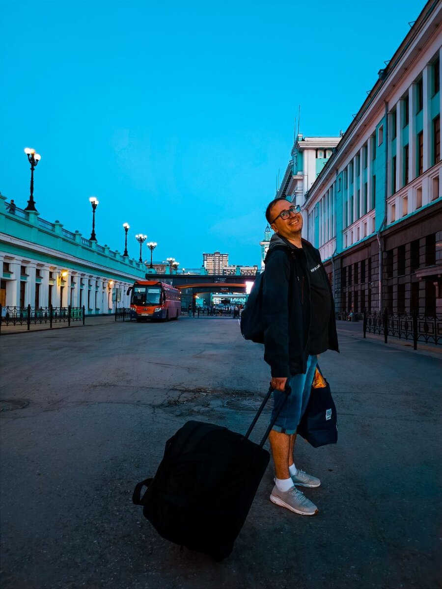 Вокзал «Новосибирск-Главный». Три часа назад ещё был на работе, а теперь уже - в путешествии. Фото: Виктория Минаева. 