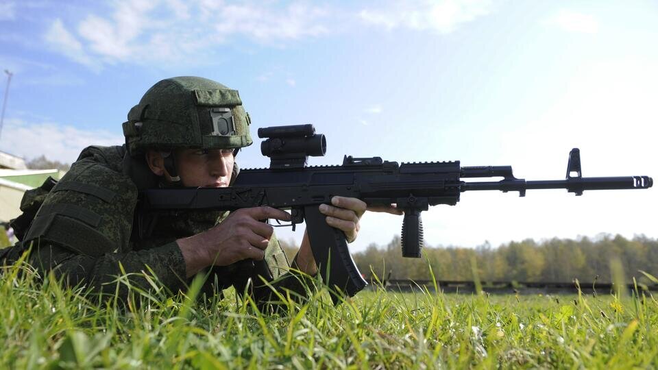     Автомат АК-12: особенности и характеристики оружия ИТАР-ТАСС/ Сергей Бобылев