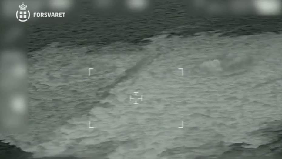    Кадры с места утечки на "Северном потоке", опубликованные датскими военными.