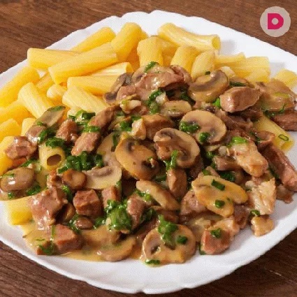 По питательной ценности грибы приравнивают к мясу. Сытную подливку можно готовить из свежих, замороженных, сушеных грибов. Существуют варианты для постящихся, остальные могут добавить в соус сливочное масло или сметану.