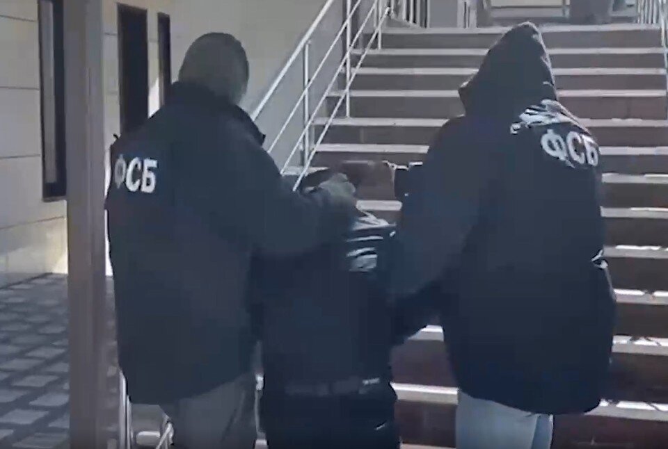     Двое бывших боевиков из банды Хаттаба и Басаева задержаны в России  Кадр видео
