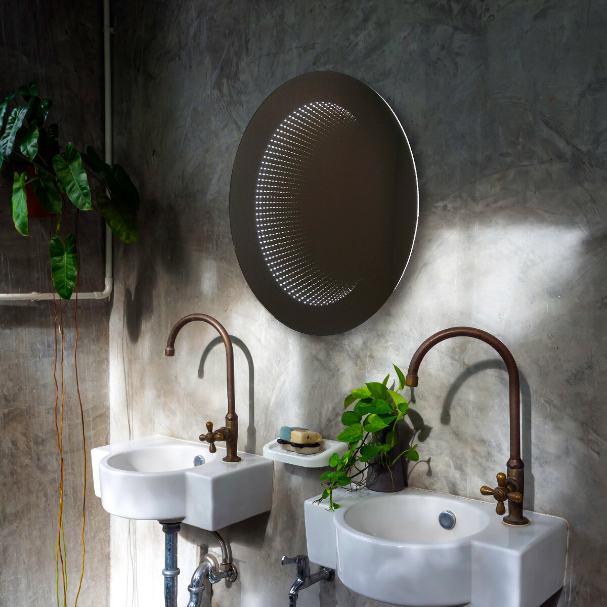 Зеркало "Алиен" 500х700 (выключатель-датчик на движение)