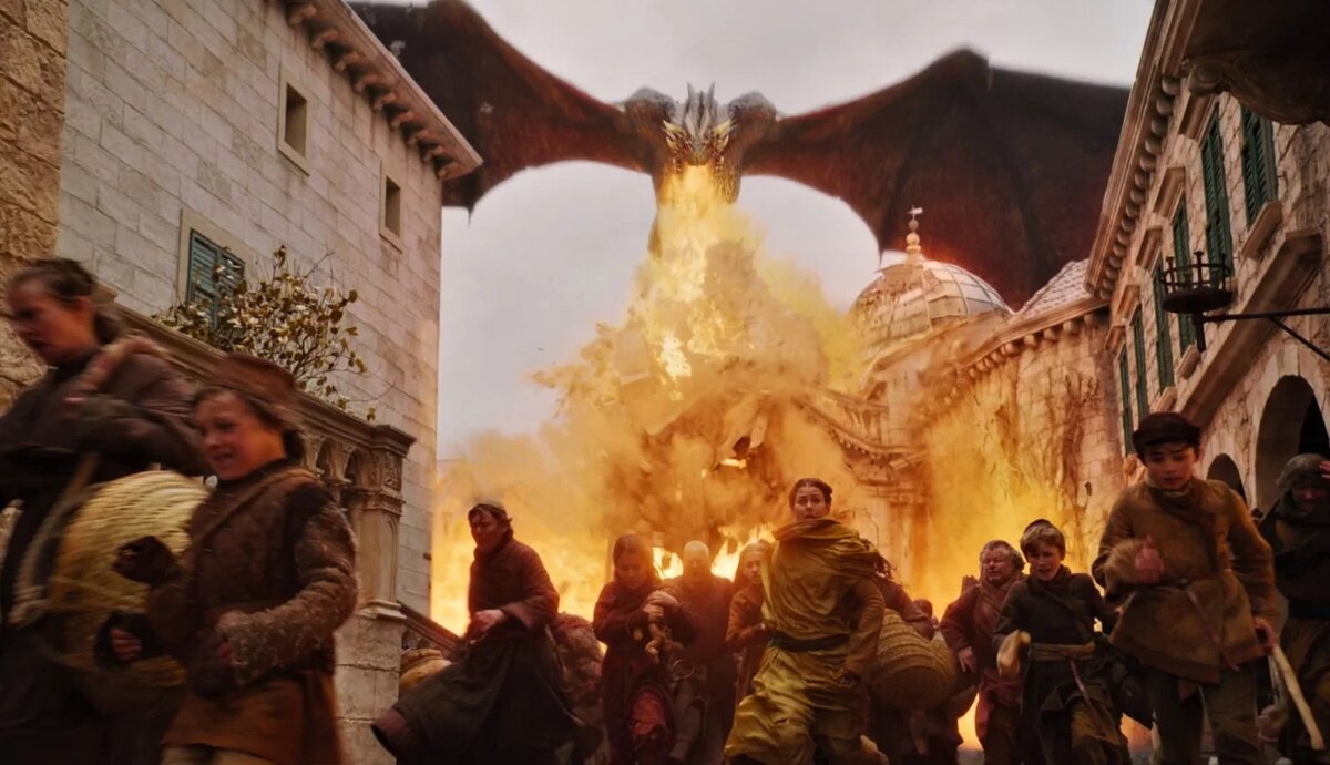    Дейнерис Таргариен на драконе сжигает Королевскую гавань вместе со всем живым. Картинка: Кадр из сериала Игра Престолов Золотова Анастасия