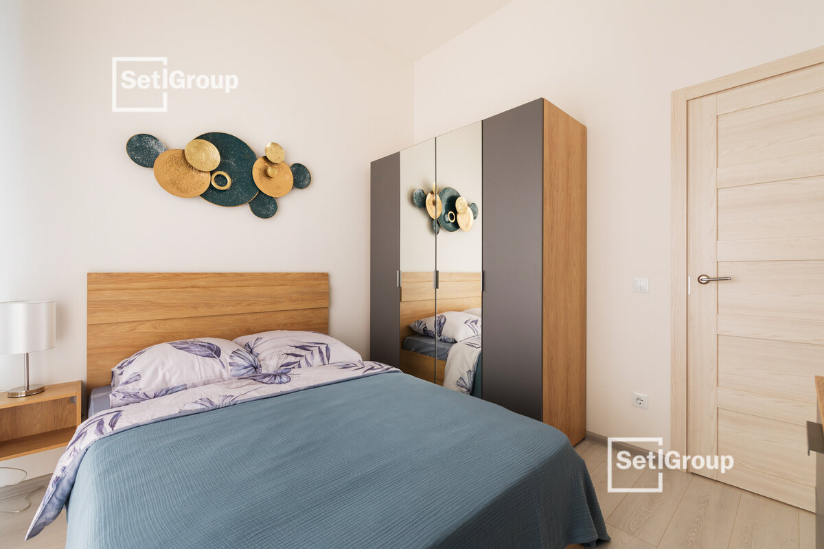 В комплект входит вся необходимая для жизни мебель 