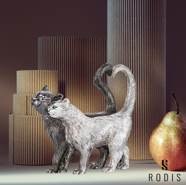 Серебряная миниатюра "Сладкая парочка", серебро 925 пробы, бриллианты, изумруды