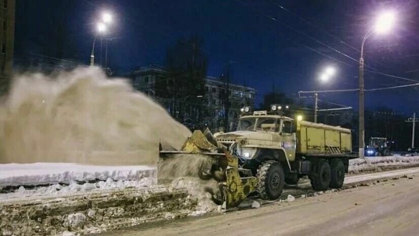     В связи с прогнозом Гидрометцентра Удмуртии о предстоящем снегопаде власти Ижевска усилят наряды дорожной техники для очистки улиц. Об этом сообщила пресс-служба администрации города.