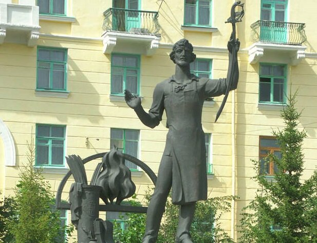 Памятник Ивану Бушуеву в Златоусте