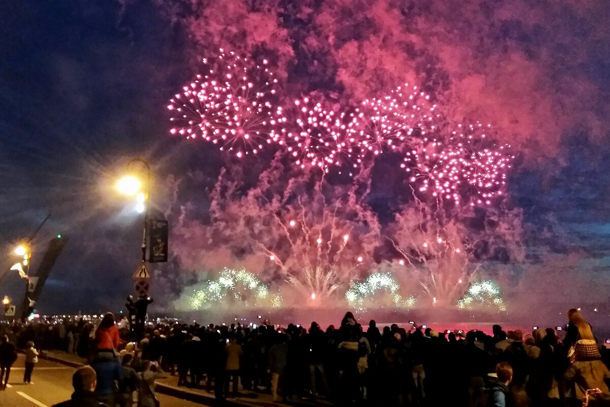 Во сколько салют 28 июля. Салют Алые паруса 2022
