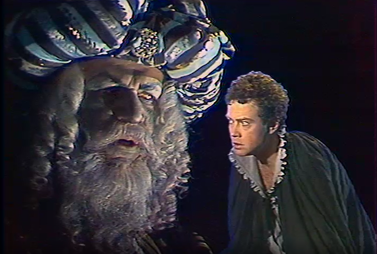 Кадр из телеспектакля "Ворон" (1986)