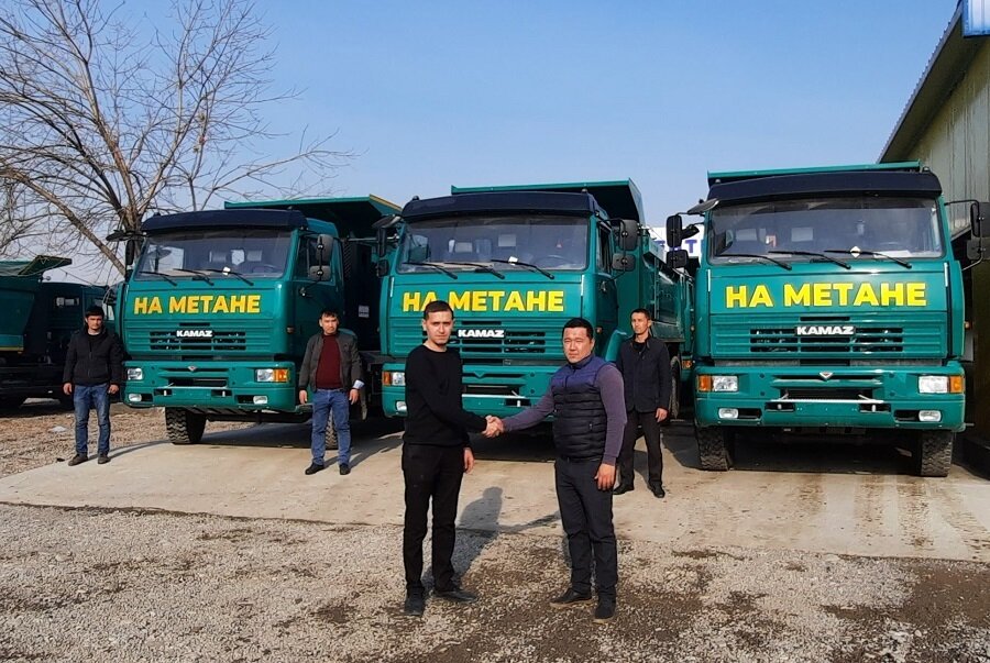 «КАМАЗ» экспортировал партию газовых самосвалов