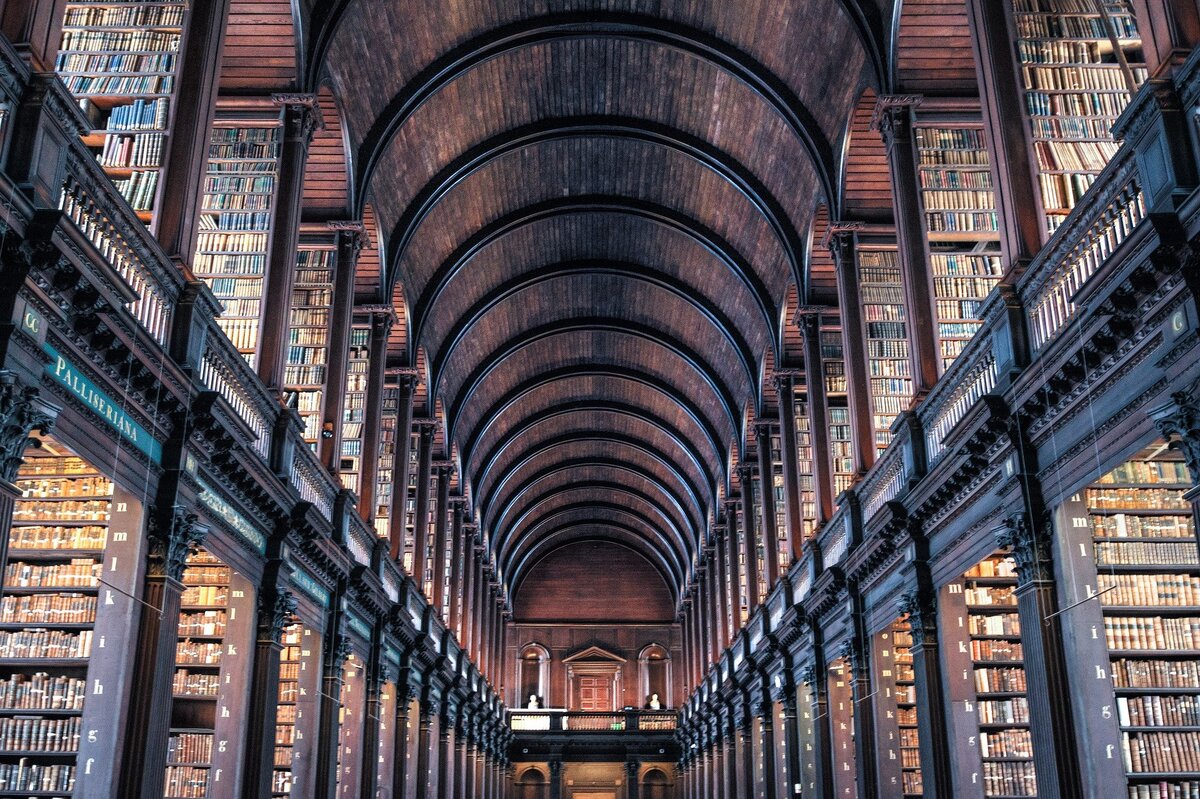 Библиотека Тринити-колледжа, Дублин, Ирландия. Библиотека Тринити колледжа. Дублинский Тринити-колледж библиотека. Дублин Национальная библиотека.