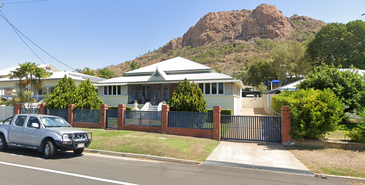 в этом доме мы проживали