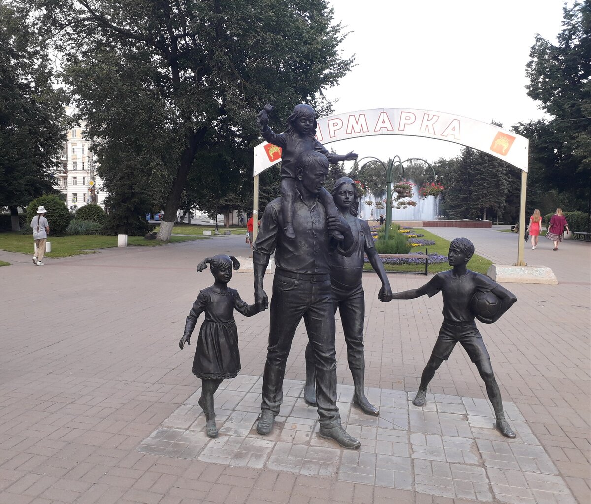 Мать начала нормально общаться с дочерью, только когда она родила третьего ребёнка. Фото автора.