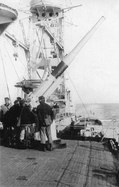 Те же орудия на палубе "Красного Кавказа"